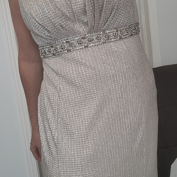 Wedding dress - Picture 12 of 16